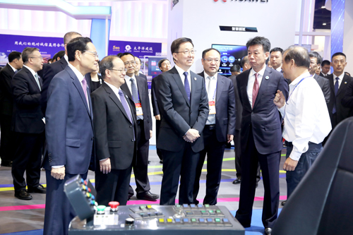 創新升級 加快智能制造產業發展 柳工亮相第15屆中國—東盟博覽會